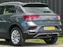 Volkswagen T-Roc 1.5 TSI Style AUTOMAAT | achteruitrijcamera | navigatie | trekhaak