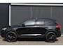 Volvo XC40 B4 Plus Black Edition | Panoramisch Schuif-/Kanteldak | 360 Graden Camera | Google Navigatie | Harman Kardon Premium Sound | Elektrische voorstoelen | Keyless | BLIS | Adaptieve Cruise Control | Pilot Assist | 20 inch Lichtmetalen Velgen | Elektrische Achterklep |
