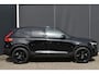 Volvo XC40 B4 Plus Black Edition | Panoramisch Schuif-/Kanteldak | 360 Graden Camera | Google Navigatie | Harman Kardon Premium Sound | Elektrische voorstoelen | Keyless | BLIS | Adaptieve Cruise Control | Pilot Assist | 20 inch Lichtmetalen Velgen | Elektrische Achterklep |