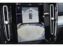 Volvo XC40 B4 Plus Black Edition | Panoramisch Schuif-/Kanteldak | 360 Graden Camera | Google Navigatie | Harman Kardon Premium Sound | Elektrische voorstoelen | Keyless | BLIS | Adaptieve Cruise Control | Pilot Assist | 20 inch Lichtmetalen Velgen | Elektrische Achterklep |
