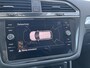 Volkswagen Tiguan 1.4 TSI eHybrid Life / Zwenkbare Trekhaak / Parkeersensoren V+A / Dodehoek Sensor / Stuur + Stoelverwarming / LED