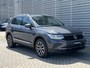 Volkswagen Tiguan 1.4 TSI eHybrid Life / Zwenkbare Trekhaak / Parkeersensoren V+A / Dodehoek Sensor / Stuur + Stoelverwarming / LED