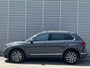 Volkswagen Tiguan 1.4 TSI eHybrid Life / Zwenkbare Trekhaak / Parkeersensoren V+A / Dodehoek Sensor / Stuur + Stoelverwarming / LED