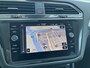 Volkswagen Tiguan 1.4 TSI eHybrid Life / Zwenkbare Trekhaak / Parkeersensoren V+A / Dodehoek Sensor / Stuur + Stoelverwarming / LED