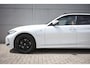 BMW 3-Serie Touring 330e xDrive | M Sport | M3 stoelen | Pano | HUD | Trekhaak | H&K