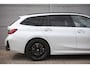 BMW 3-Serie Touring 330e xDrive | M Sport | M3 stoelen | Pano | HUD | Trekhaak | H&K