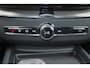 Volvo XC60 T8 Recharge AWD Ultra Black Edition Exec - Luchtvering - Panorama/schuifdak - IntelliSafe Assist & Surround - 360º Camera - Bowers & Wilkins audio - Adaptieve LED koplampen - Verwarmde voorstoelen, stuur & achterbank - Parkeersensoren voor & achter - Elektr. bedienb. voorstoelen met geheugen - Head up display - Draadloze tel. lader - Extra getint glas - Inklapbare trekhaak - 22' LMV
