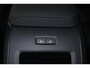 Volvo XC60 T8 Recharge AWD Ultra Black Edition Exec - Luchtvering - Panorama/schuifdak - IntelliSafe Assist & Surround - 360º Camera - Bowers & Wilkins audio - Adaptieve LED koplampen - Verwarmde voorstoelen, stuur & achterbank - Parkeersensoren voor & achter - Elektr. bedienb. voorstoelen met geheugen - Head up display - Draadloze tel. lader - Extra getint glas - Inklapbare trekhaak - 22' LMV