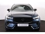 Volvo XC60 T8 Recharge AWD Ultra Black Edition Exec - Luchtvering - Panorama/schuifdak - IntelliSafe Assist & Surround - 360º Camera - Bowers & Wilkins audio - Adaptieve LED koplampen - Verwarmde voorstoelen, stuur & achterbank - Parkeersensoren voor & achter - Elektr. bedienb. voorstoelen met geheugen - Head up display - Draadloze tel. lader - Extra getint glas - Inklapbare trekhaak - 22' LMV
