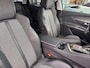 Peugeot 3008 130 PK Automaat | Trekhaak | Navigatie | Parkeersensoren voor en achter | Apple Carplay / Android Auto | | Lederen stuurwiel | Lendesteunen (verstelbaar) | Metaalkleur
