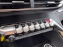 Peugeot 3008 130 PK Automaat | Trekhaak | Navigatie | Parkeersensoren voor en achter | Apple Carplay / Android Auto | | Lederen stuurwiel | Lendesteunen (verstelbaar) | Metaalkleur