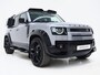 Land Rover Defender 110 2.0 P400e 110 Urban WideTrack Look | Panoramadak | Explorer Pack | Sidesteps | Lightbar | Trekhaak | Meridian