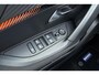 Peugeot e-2008 EV Active Pack 50 kWh | Lichtmetalen velgen | Parkeersensoren achter | SOH 92% | Camera | Navigatie