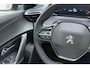 Peugeot e-2008 EV Active Pack 50 kWh | Lichtmetalen velgen | Parkeersensoren achter | SOH 92% | Camera | Navigatie