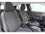Peugeot e-2008 EV Active Pack 50 kWh | Lichtmetalen velgen | Parkeersensoren achter | SOH 92% | Camera | Navigatie