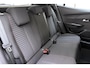 Peugeot e-2008 EV Active Pack 50 kWh | Lichtmetalen velgen | Parkeersensoren achter | SOH 92% | Camera | Navigatie
