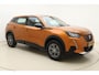 Peugeot e-2008 EV Active Pack 50 kWh | Lichtmetalen velgen | Parkeersensoren achter | SOH 92% | Camera | Navigatie
