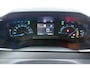 Peugeot e-2008 EV Active Pack 50 kWh | Lichtmetalen velgen | Parkeersensoren achter | SOH 92% | Camera | Navigatie
