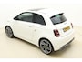 Abarth 500 42 kWh Turismo | Sportief | Panoramadak | Keyless | Alcantara lederen bekleding | 17" Lichtmetalen velgen | Camera | Navigatie