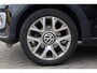 Volkswagen Up! 1.0 cross up! BlueMotion 75PK / 55kW, 1e eigenaar nieuw door ons geleverd en onderhouden, parkeersensoren achter, afneembare navigatie, airco, elektrisch verstel- en verwarmbare buitenspiegels, cruise control, elektrische ramen, 16" LMV, privacy glas, lederen stuurwiel