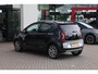 Volkswagen Up! 1.0 cross up! BlueMotion 75PK / 55kW, 1e eigenaar nieuw door ons geleverd en onderhouden, parkeersensoren achter, afneembare navigatie, airco, elektrisch verstel- en verwarmbare buitenspiegels, cruise control, elektrische ramen, 16" LMV, privacy glas, lederen stuurwiel