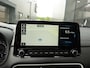 Hyundai Kona 1.6 GDI HEV Fashion Design Sky Automaat (Navi,Camera,AdaptCruise,Stuur+Stoelverwarming/Ventilatie,LEER,HUD,Keyless)
