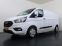 Ford Transit Custom 320 2.0TDCI 130PK L2H1 Camera Trekhaak Stoelverwarming Euro 6 Airco Navi Cruise Control Bluetooth Pdc Trend Sidebars Betonplex Vloer Wandbetimmering Inbouwkasten 2.800KG Trekgewicht Origineel Nederlandse Bus