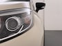 Renault Captur TCe 90PK Trekhaak Stoelverwarming Camera Navi Pdc Ecc Dynamique Keyless Lmv 17" Isofix R-Link Bluetooth Regen-Lichtsensor Two-Tone 1.200KG Trekgewicht Origineel Nederlandse Auto