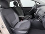 Renault Captur TCe 90PK Trekhaak Stoelverwarming Camera Navi Pdc Ecc Dynamique Keyless Lmv 17" Isofix R-Link Bluetooth Regen-Lichtsensor Two-Tone 1.200KG Trekgewicht Origineel Nederlandse Auto