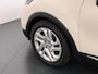 Renault Captur TCe 90PK Trekhaak Stoelverwarming Camera Navi Pdc Ecc Dynamique Keyless Lmv 17" Isofix R-Link Bluetooth Regen-Lichtsensor Two-Tone 1.200KG Trekgewicht Origineel Nederlandse Auto