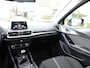 Mazda 3 2.0 SkyActiv-G 120 SkyLease+ (Navi,Camera,Cruise,PDC,Stoel+Stuurverwarming,Keyless,HeadupDisplay) --57.973 Km --