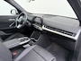 BMW iX1 xDrive30 313PK 4WD M-Pack Launch Edition SOH 100% Leder Harman/Kardon®-Audio Android Auto Apple Carplay Camera Adaptief onderstel Navi-Pro Pdc AWD Live Cockpit Plus Privacy Glas Led Elek.Achterklep Lmv 19" Isofix DAB Origineel Nederlandse Auto