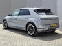 Hyundai Ioniq 5 Lounge 73kWh / SOH 100% / Dealer onderhouden / Fabrieksgarantie tot 03-2028 / Solar dak / CCS snelladen / WLTP 451 km / CCS snelladen / Afn. trekhaak 1.600 kg / Bose Audio Systeem / Head Up Display / Elektrische achterklep / Stuur- Stoel & Achterbank verwarming /