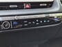 Hyundai Ioniq 5 Lounge 73kWh / SOH 100% / Dealer onderhouden / Fabrieksgarantie tot 03-2028 / Solar dak / CCS snelladen / WLTP 451 km / CCS snelladen / Afn. trekhaak 1.600 kg / Bose Audio Systeem / Head Up Display / Elektrische achterklep / Stuur- Stoel & Achterbank verwarming /