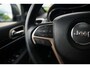 Jeep Grand Cherokee 3.0 V6 251 pk CRD Summit Grijs-Kenteken / Lucht-Vering/ Pano-Dak/ Harman&Kardon/ Stoel+Stuur-Verw./Stoel-Ventilatie/ Bi-Xenon/ Keyless/ Navigatie/ Camera/ Trekhaak/ 20'' LMV