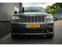Jeep Grand Cherokee 3.0 V6 251 pk CRD Summit Grijs-Kenteken / Lucht-Vering/ Pano-Dak/ Harman&Kardon/ Stoel+Stuur-Verw./Stoel-Ventilatie/ Bi-Xenon/ Keyless/ Navigatie/ Camera/ Trekhaak/ 20'' LMV