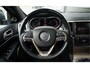 Jeep Grand Cherokee 3.0 V6 251 pk CRD Summit Grijs-Kenteken / Lucht-Vering/ Pano-Dak/ Harman&Kardon/ Stoel+Stuur-Verw./Stoel-Ventilatie/ Bi-Xenon/ Keyless/ Navigatie/ Camera/ Trekhaak/ 20'' LMV