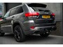 Jeep Grand Cherokee 3.0 V6 251 pk CRD Summit Grijs-Kenteken / Lucht-Vering/ Pano-Dak/ Harman&Kardon/ Stoel+Stuur-Verw./Stoel-Ventilatie/ Bi-Xenon/ Keyless/ Navigatie/ Camera/ Trekhaak/ 20'' LMV