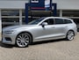 Volvo V60 2.0 T6 Twin Engine AWD Momentum Pro / Luxury Line / Styling Pack / NL-auto / 1e eigenaar / Volledig dealer onderhouden / BTW verrekenbaar / HV-Accu verv. bij 97.000 km / Vol-Lederen comfortstoelen / Open-Panoramadak / Adaptive Cruise + Pilot Assist / LED-Verlichting / Apple-Carplay&Android-Auto / DAB / Navi / Camera / Stoelverwarming / ELKTR-Kofferklep / ELKTR-Trekhaak / PDC / LMV 19'' / All-Season / ENZ.