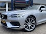 Volvo V60 2.0 T6 Twin Engine AWD Momentum Pro / Luxury Line / Styling Pack / NL-auto / 1e eigenaar / Volledig dealer onderhouden / BTW verrekenbaar / HV-Accu verv. bij 97.000 km / Vol-Lederen comfortstoelen / Open-Panoramadak / Adaptive Cruise + Pilot Assist / LED-Verlichting / Apple-Carplay&Android-Auto / DAB / Navi / Camera / Stoelverwarming / ELKTR-Kofferklep / ELKTR-Trekhaak / PDC / LMV 19'' / All-Season / ENZ.
