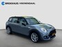 MINI Clubman 2.0 Cooper S Chili 192 pk | Pano | JCW Pack | Leder | Cruise Control | Trekhaak 18" Lichtmetalen velgen JCW Cup-Spoke 2-tone 7J x 18 205/40 (Runflat banden) | Comfort Access | dakspoiler | Elektrisch bedienbaar schuif-/kantelbaar panoramadak | LED koplampen | lichtmetalen velgen 18" | regensensor | Automatische airconditi