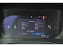 Volvo EX40 Performance Ultra 82 kWh - Panorama/schuifdak - IntelliSafe Assist & Surround - 360º Camera - Harman/Kardon audio - Adaptieve LED koplampen - Verwarmde voorstoelen, stuur & achterbank - Parkeersensoren voor & achter - Elektr. bedienb. voorstoelen met geheugen links - Draadloze tel. lader - Warmtepomp - Extra getint glas - Inklapbare trekhaak - 20' LMV