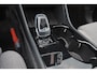 Volvo EX40 Performance Ultra 82 kWh - Panorama/schuifdak - IntelliSafe Assist & Surround - 360º Camera - Harman/Kardon audio - Adaptieve LED koplampen - Verwarmde voorstoelen, stuur & achterbank - Parkeersensoren voor & achter - Elektr. bedienb. voorstoelen met geheugen links - Draadloze tel. lader - Warmtepomp - Extra getint glas - Inklapbare trekhaak - 20' LMV