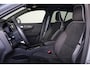Volvo EX40 Extended Range Ultra 82 kWh - Panorama/schuifdak - IntelliSafe Assist & Surround - 360º Camera - Harman/Kardon audio - Adaptieve LED koplampen - Verwarmde voorstoelen, stuur & achterbank - Parkeersensoren voor & achter - Elektr. bedienb. voorstoelen met geheugen links - Draadloze tel. lader - Warmtepomp - Inklapbare trekhaak - 19' LMV
