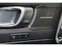 Volvo EX40 Extended Range Ultra 82 kWh - Panorama/schuifdak - IntelliSafe Assist & Surround - 360º Camera - Harman/Kardon audio - Adaptieve LED koplampen - Verwarmde voorstoelen, stuur & achterbank - Parkeersensoren voor & achter - Elektr. bedienb. voorstoelen met geheugen links - Draadloze tel. lader - Warmtepomp - Inklapbare trekhaak - 19' LMV