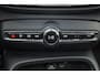 Volvo EX40 Extended Range Ultra 82 kWh - Panorama/schuifdak - IntelliSafe Assist & Surround - 360º Camera - Harman/Kardon audio - Adaptieve LED koplampen - Verwarmde voorstoelen, stuur & achterbank - Parkeersensoren voor & achter - Elektr. bedienb. voorstoelen met geheugen links - Draadloze tel. lader - Warmtepomp - Inklapbare trekhaak - 19' LMV
