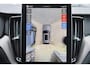 Volvo XC60 T8 Recharge AWD Ultra Black Edition Exec - Luchtvering - Panorama/schuifdak - IntelliSafe Assist & Surround - 360º Camera - Bowers & Wilkins audio - Adaptieve LED koplampen - Verwarmde voorstoelen, stuur & achterbank - Parkeersensoren voor & achter - Elektr. bedienb. voorstoelen met geheugen - Head up display - Draadloze tel. lader - Extra getint glas - Inklapbare trekhaak - 22' LMV