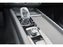 Volvo XC60 T8 Recharge AWD Ultra Black Edition Exec - Luchtvering - Panorama/schuifdak - IntelliSafe Assist & Surround - 360º Camera - Bowers & Wilkins audio - Adaptieve LED koplampen - Verwarmde voorstoelen, stuur & achterbank - Parkeersensoren voor & achter - Elektr. bedienb. voorstoelen met geheugen - Head up display - Draadloze tel. lader - Extra getint glas - Inklapbare trekhaak - 22' LMV