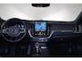 Volvo XC60 T8 Recharge AWD Ultra Black Edition Exec - Luchtvering - Panorama/schuifdak - IntelliSafe Assist & Surround - 360º Camera - Bowers & Wilkins audio - Adaptieve LED koplampen - Verwarmde voorstoelen, stuur & achterbank - Parkeersensoren voor & achter - Elektr. bedienb. voorstoelen met geheugen - Head up display - Draadloze tel. lader - Extra getint glas - Inklapbare trekhaak - 22' LMV