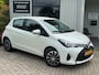 Toyota Yaris 1.3 VVT-i Aspiration|CAMERA|PARK-SENSOREN|CRUISECONTROL|AIRCO|NAP|NL-AUTO|BLUETOOTH|METALLIC|NAVI